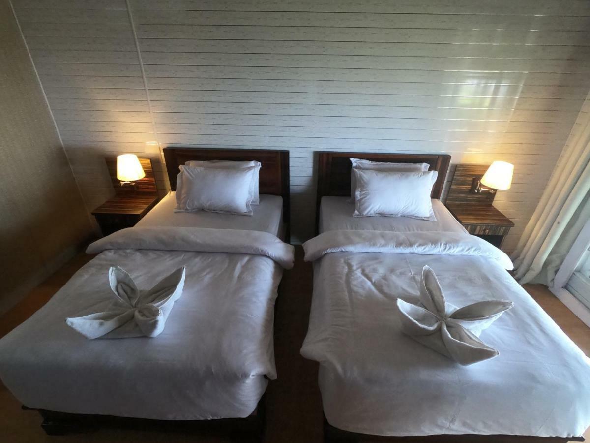 Baturundung Surf Resort Naibos ภายนอก รูปภาพ